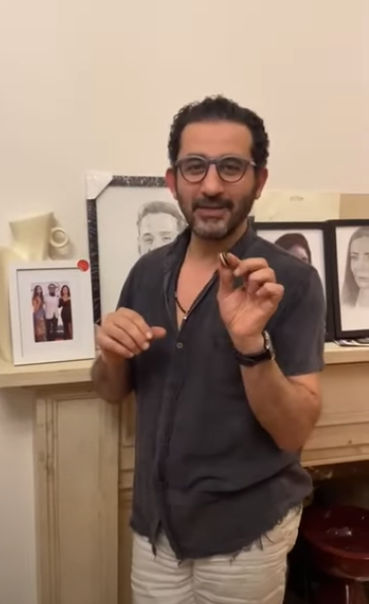أحمد حلمي يتبرع بدبلة فيلم “عسل أسود” لصالح مؤسسة راعي مصر للتنمية