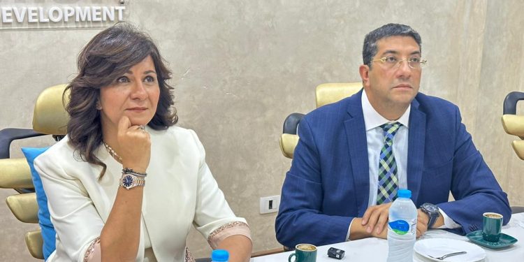 جانب من زيارة السفيرة نبيلة مكرم لمؤسسة راعي مصر 2024